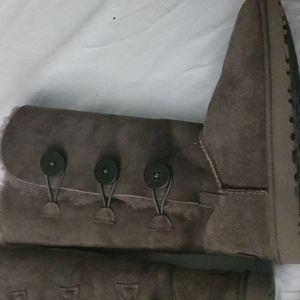 Gray UGG boots never worn